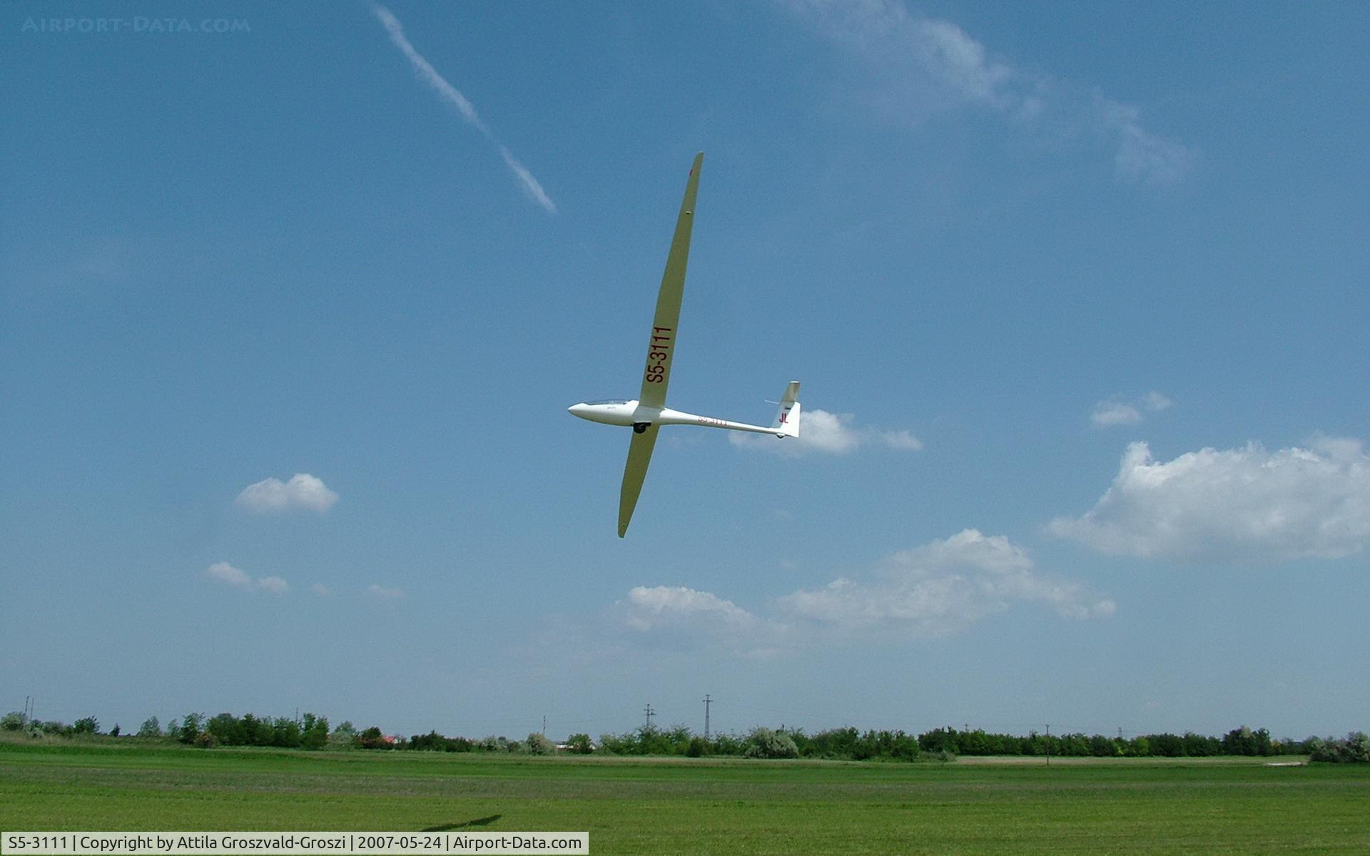 S5-3111, Sportine Aviacija LAK-17A, Szatymaz Airfield - Hungary.
His turning starting, directly the wing touching land and the fall elötti in a moment.