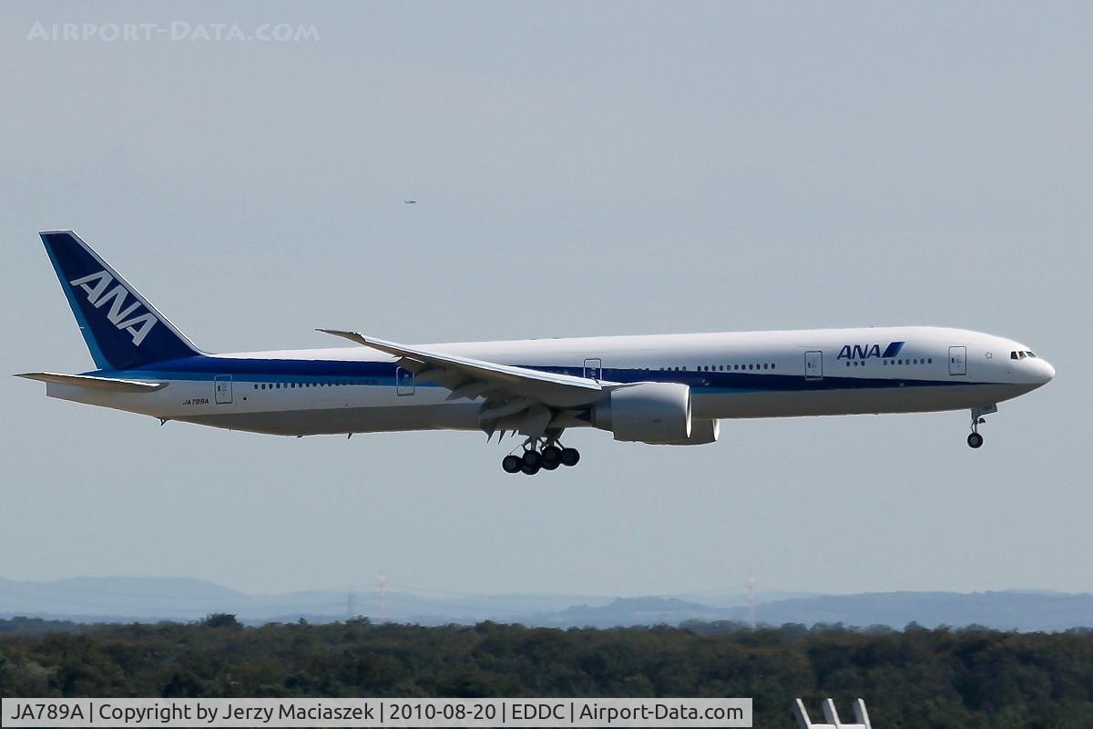 JA789A, 2010 Boeing 777-381/ER C/N 40687, JA789A_
Boeing 777-381ER