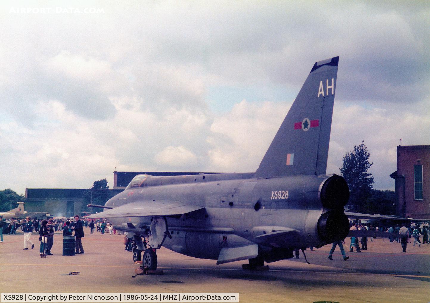 XS928, English Electric Lightning F.6 C/N 95261, Lightning F.6 of 5 Squadron at RAF Binbrook on display at the 1986 RAF Mildenhall Air Fete.