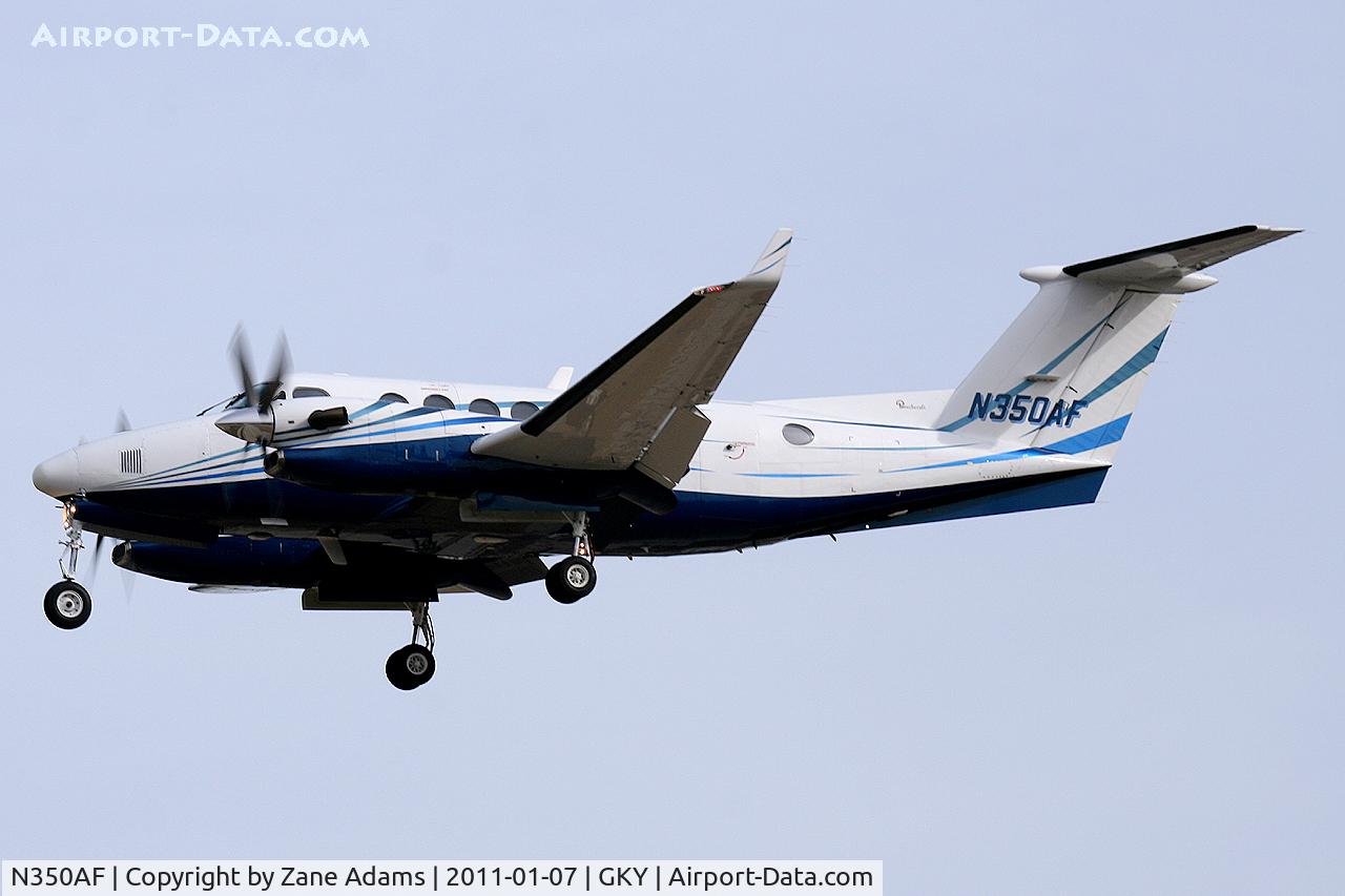 N350AF, 1997 Beech B300 King Air C/N FL-184, 2011 Cotton Bowl game day traffic landing at Arlington Municipal Airport