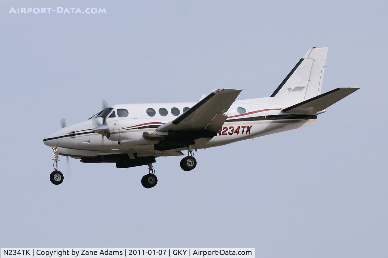 N234TK, 1977 Beech B100 King Air C/N BE-24, 2011 Cotton Bowl game day traffic landing at Arlington Municipal Airport