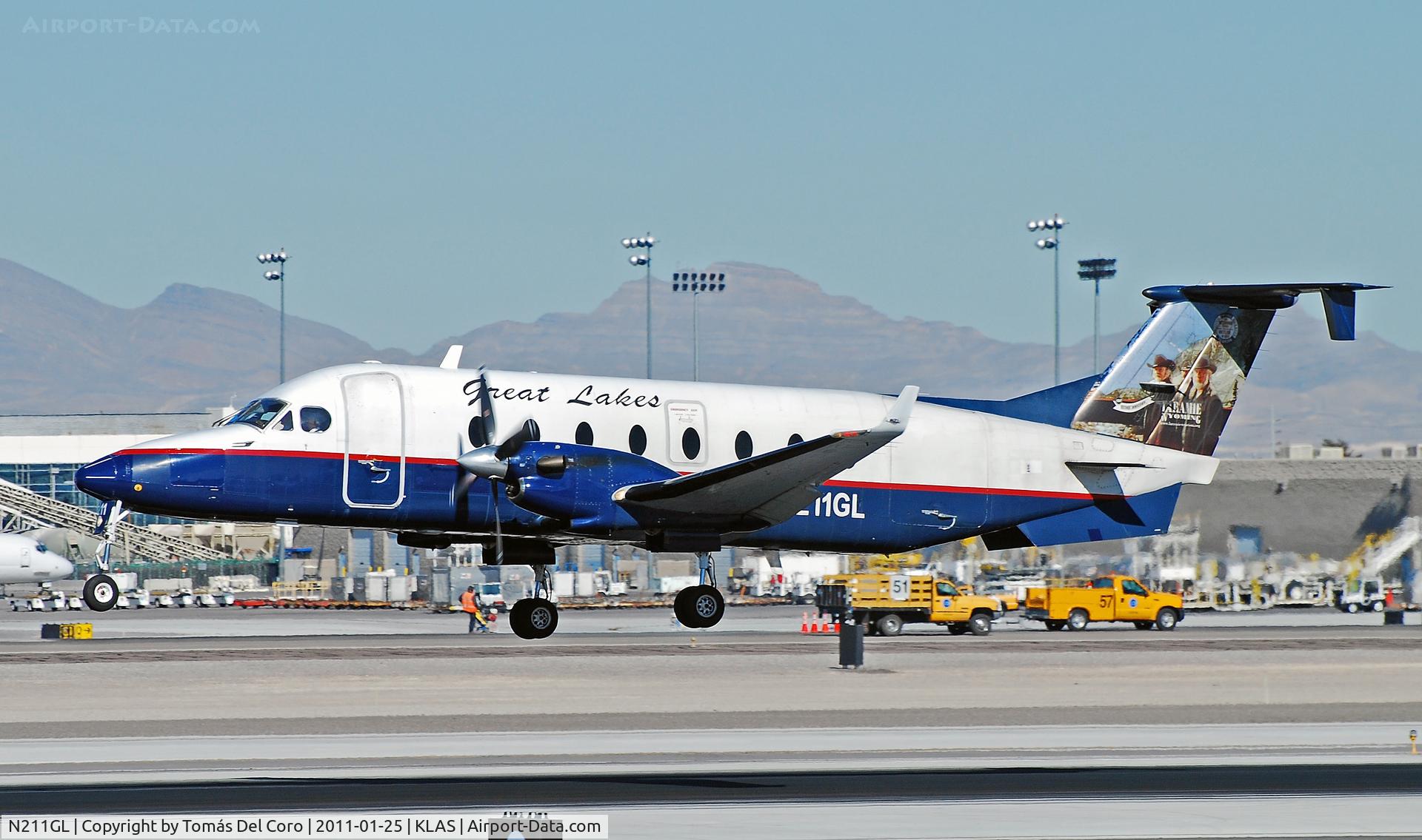 N211GL, 1996 Beech 1900D C/N UE-211, Great Lakes Airlines Raytheon 1996 Beech 1900D N211GL C/N UE-211

Las Vegas - McCarran International (LAS / KLAS)
USA - Nevada, January 25, 2011
Photo: Tomas Del Coro