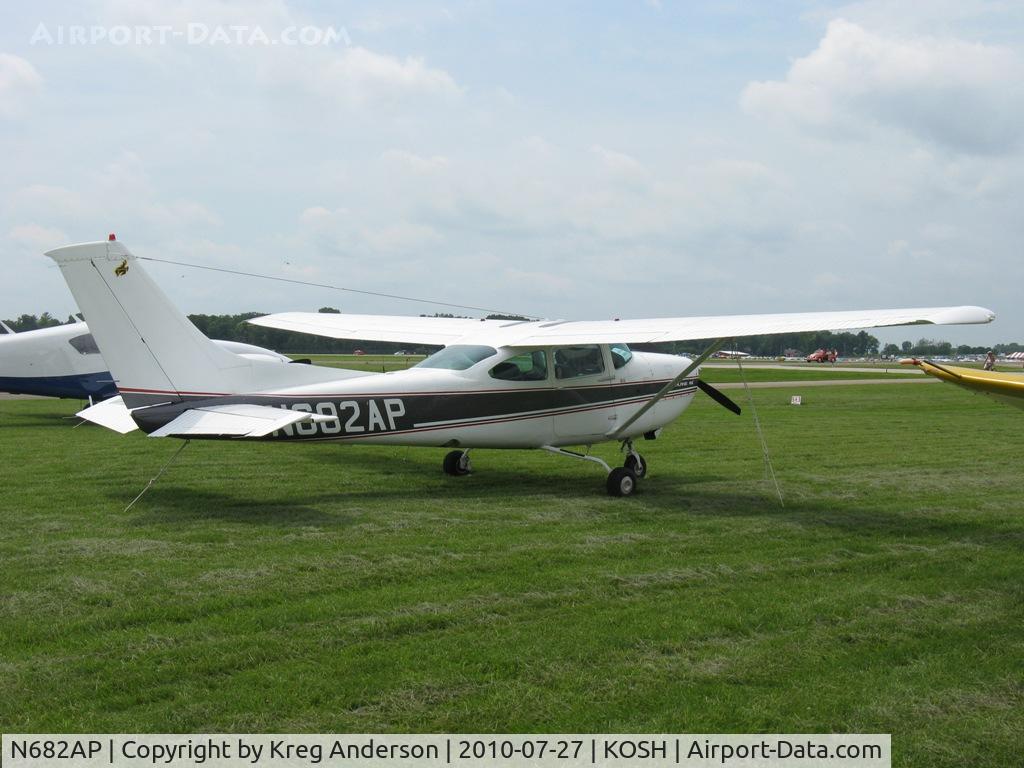 N682AP, Cessna TR182 Turbo Skylane RG C/N R182-01072, EAA AirVenture 2010