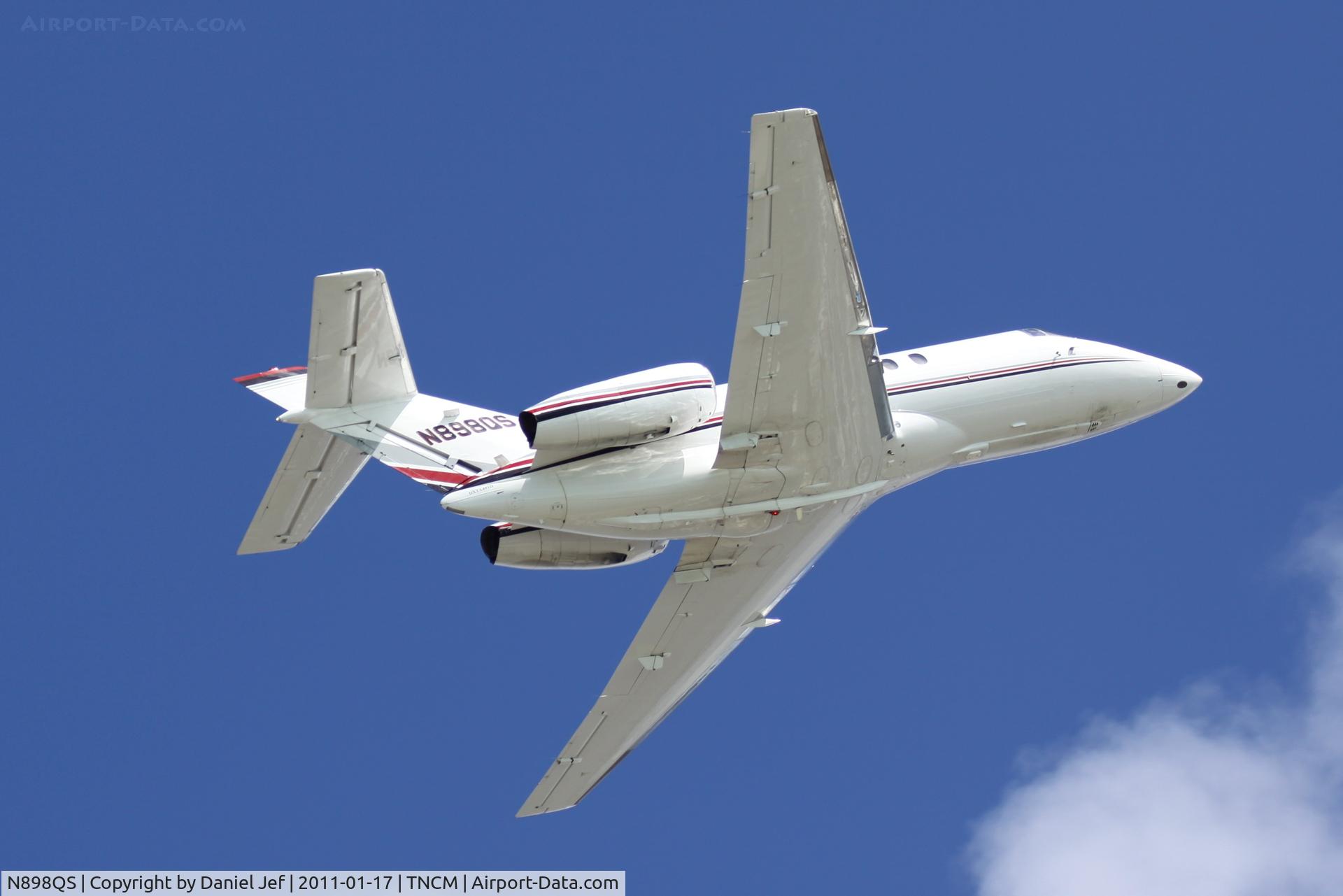 N898QS, 2002 Raytheon Hawker 800XP C/N 258593, N898QS departing TNCM