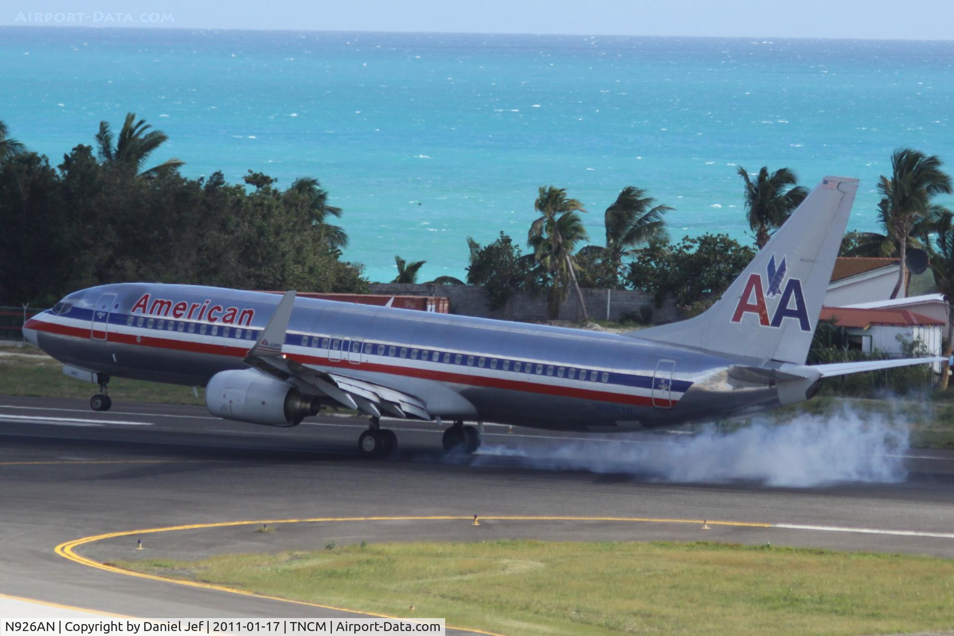 N926AN, 2000 Boeing 737-823 C/N 29527, American airlines N926AN landing at TNCM