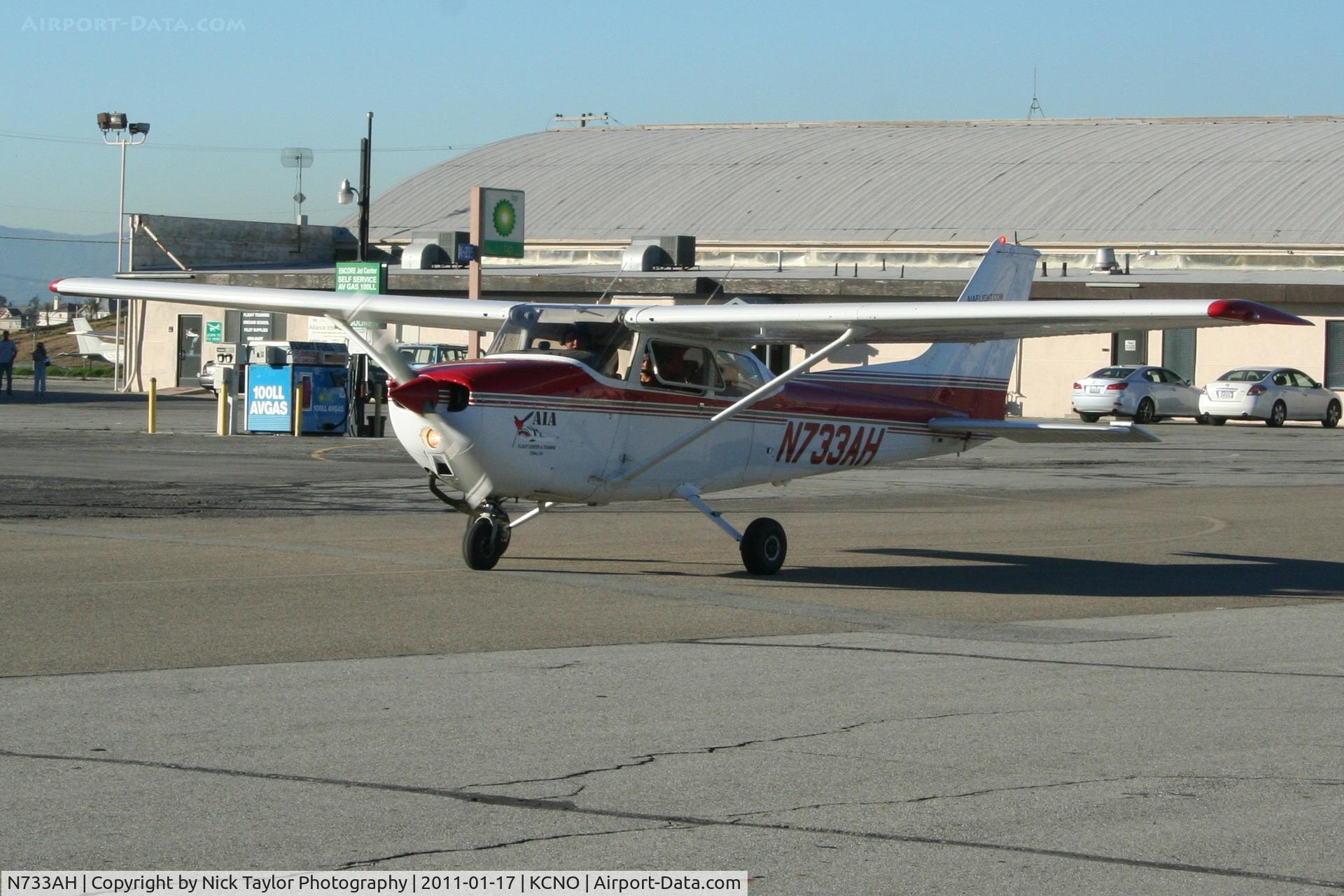 N733AH, 1976 Cessna 172N C/N 17268141, They dont look happy