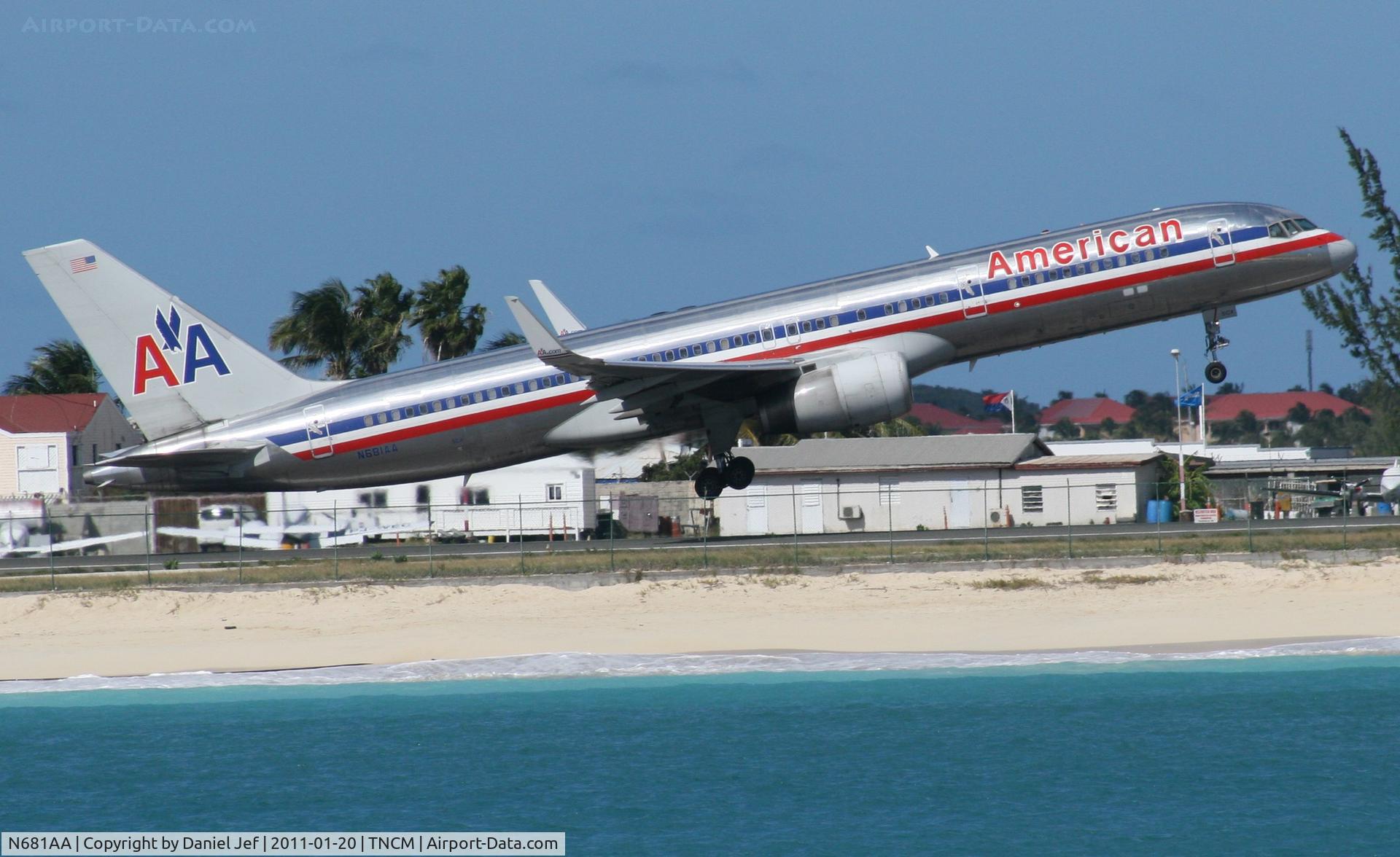N681AA, 1992 Boeing 757-223 C/N 25338, American airlines N681AA departing TNCM