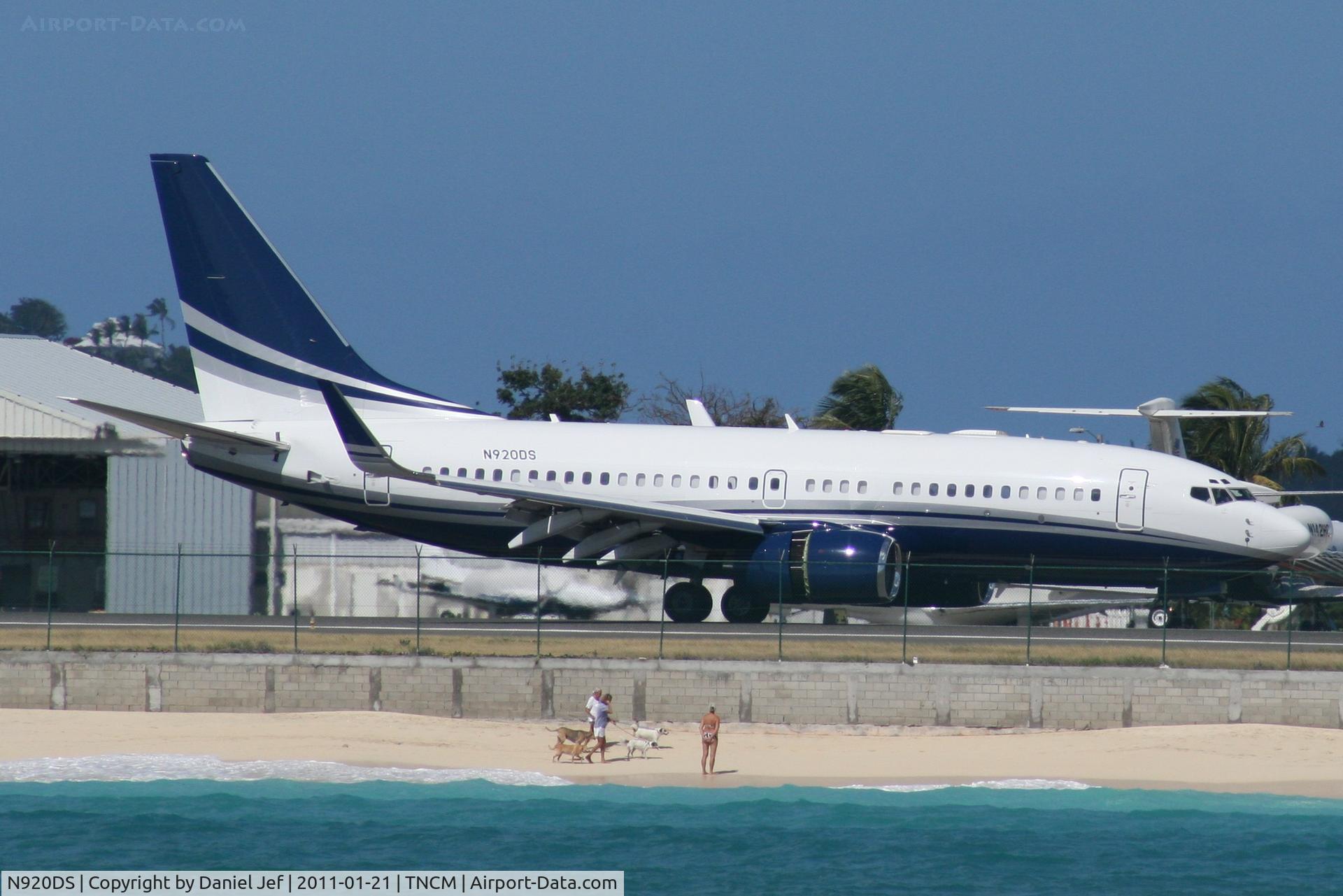 N920DS, 1999 Boeing 737-75V C/N 28579, N920DS landing at TNCM