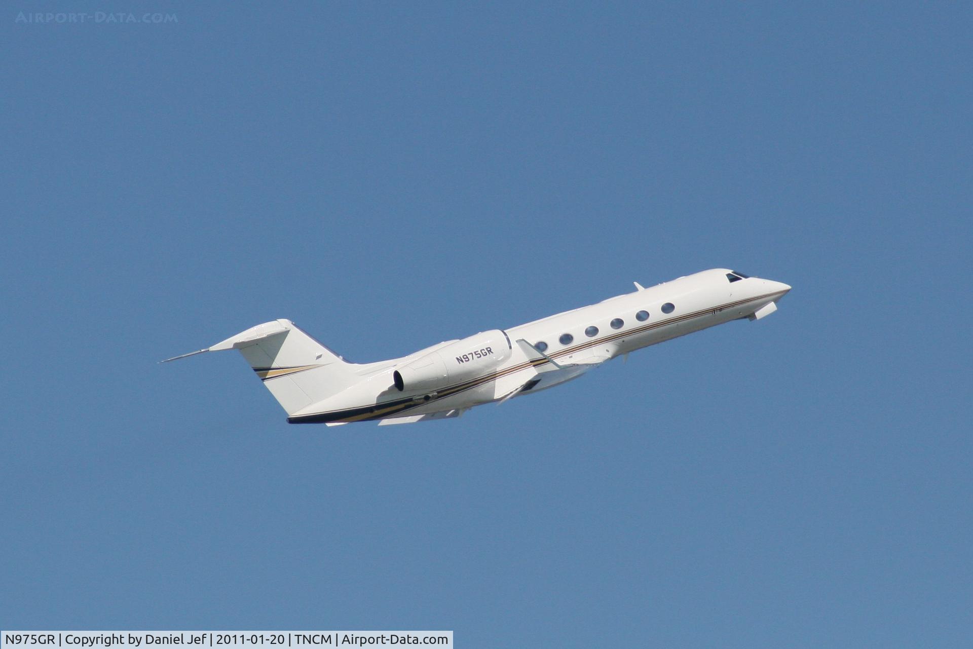 N975GR, Gulfstream Aerospace GIV-X (G450) C/N 4154, N978GR departing TNCM