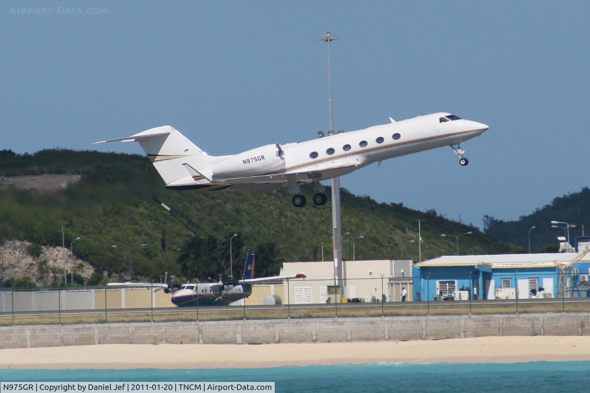 N975GR, Gulfstream Aerospace GIV-X (G450) C/N 4154, N975GR departing TNCM
