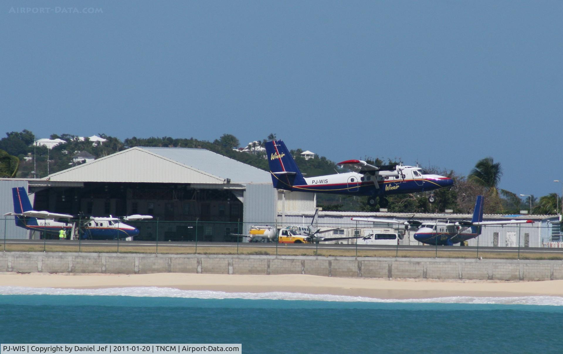 PJ-WIS, 1975 De Havilland Canada DHC-6-300 Twin Otter C/N 447, Win air PJ-WIS departing TNCM