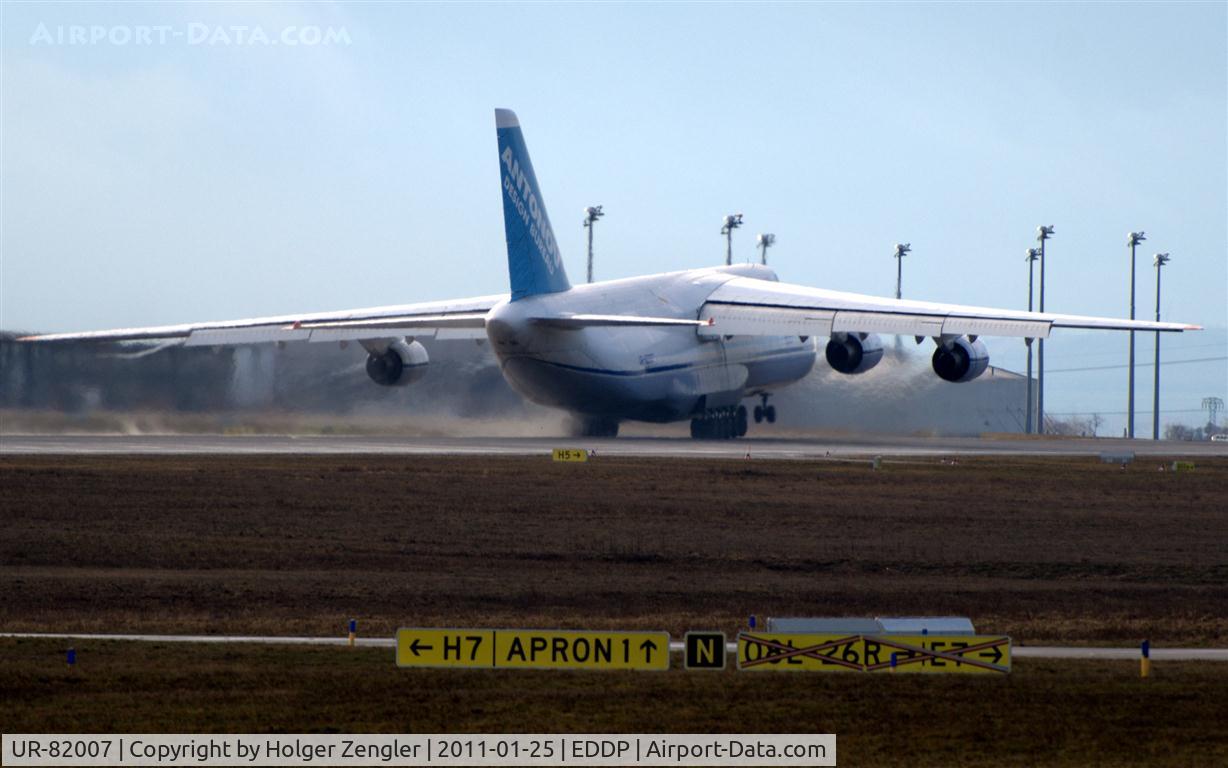 UR-82007, 1988 Antonov An-124-100 Ruslan C/N 19530501005, Looks like she´s going up to APRON 1, doesn´t she?