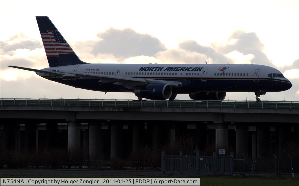 N754NA, 2001 Boeing 757-28A C/N 29381, Taxiing over eastern motorway bridge to rwy 26R.