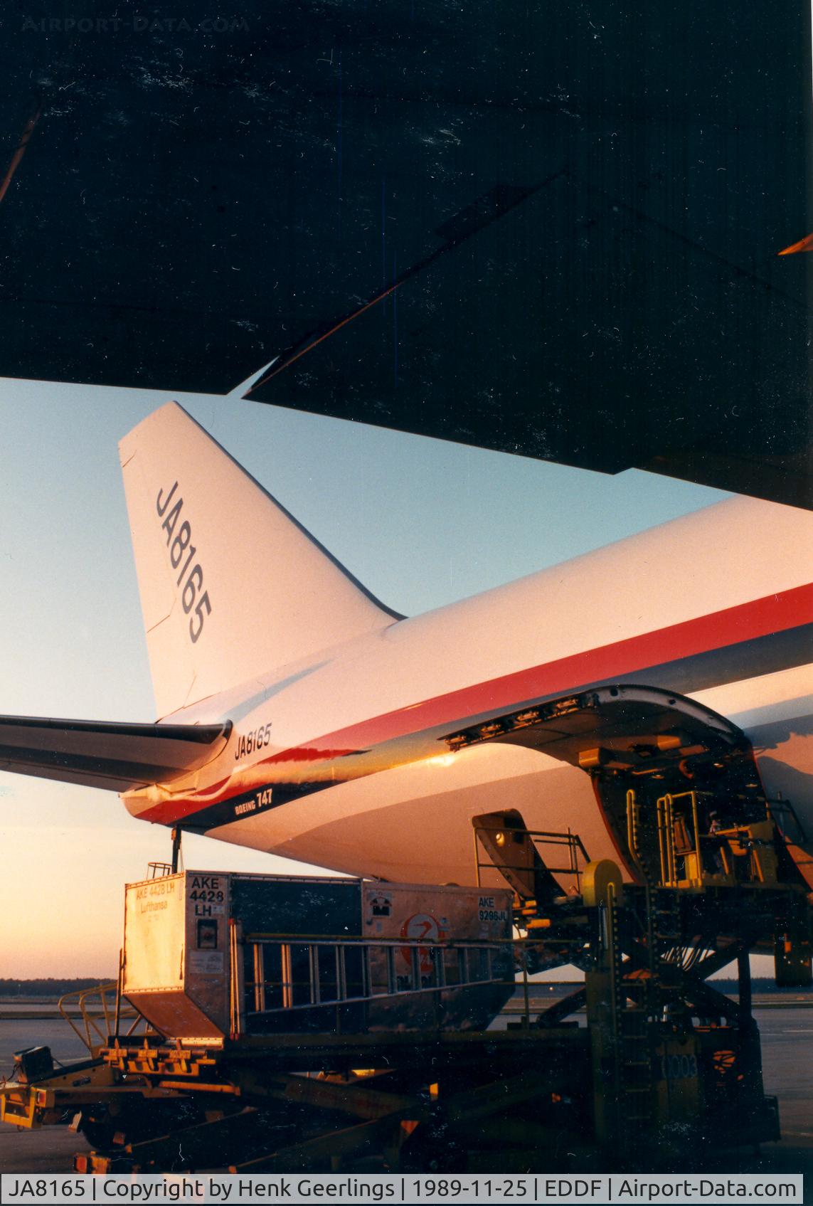 JA8165, 1979 Boeing 747-221F C/N 21743, JAL Cargo , loading cargo for Jaoan , Nov '89