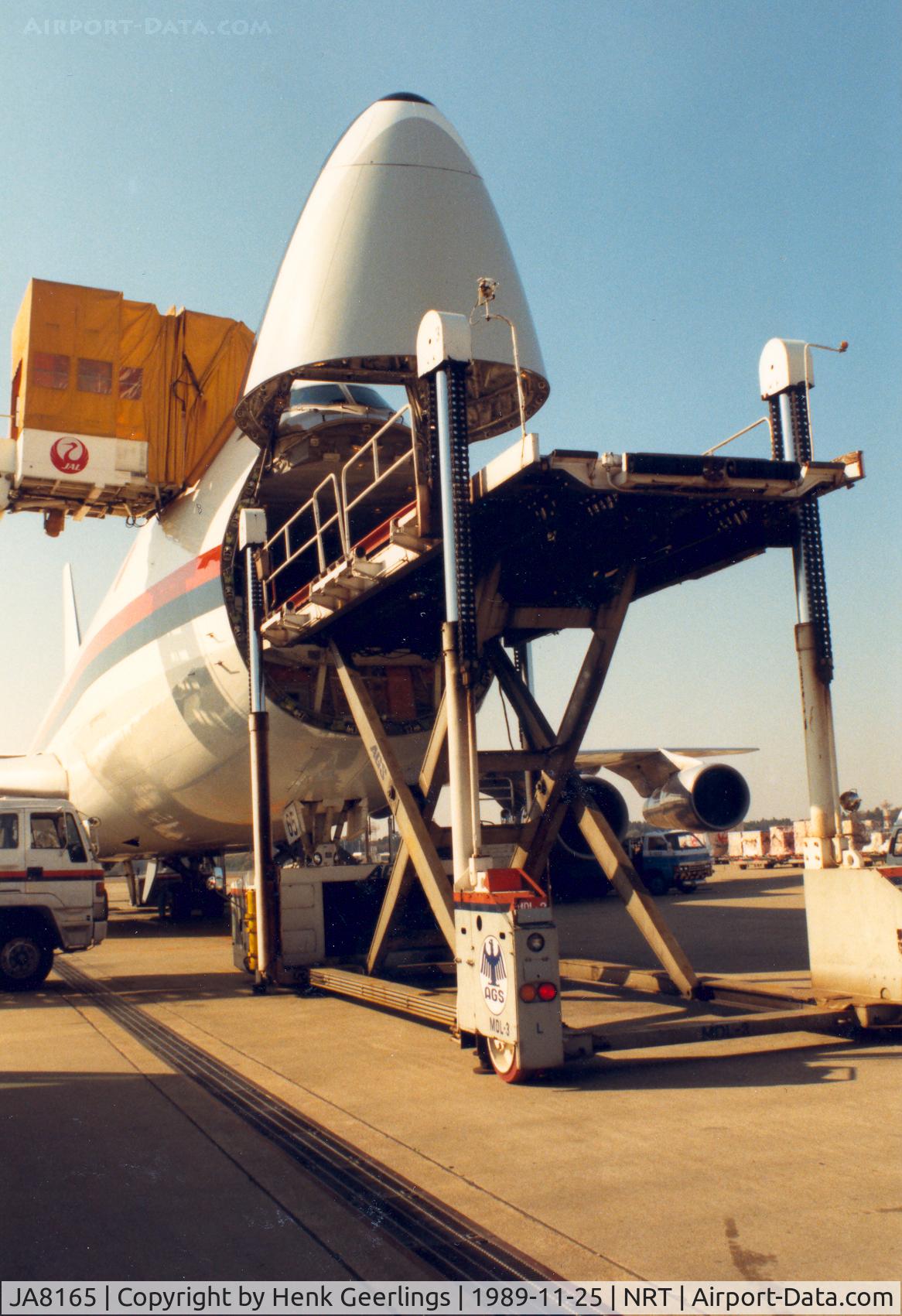 JA8165, 1979 Boeing 747-221F C/N 21743, JAL Freighter , maindeck unloading at Narita. Nov '89