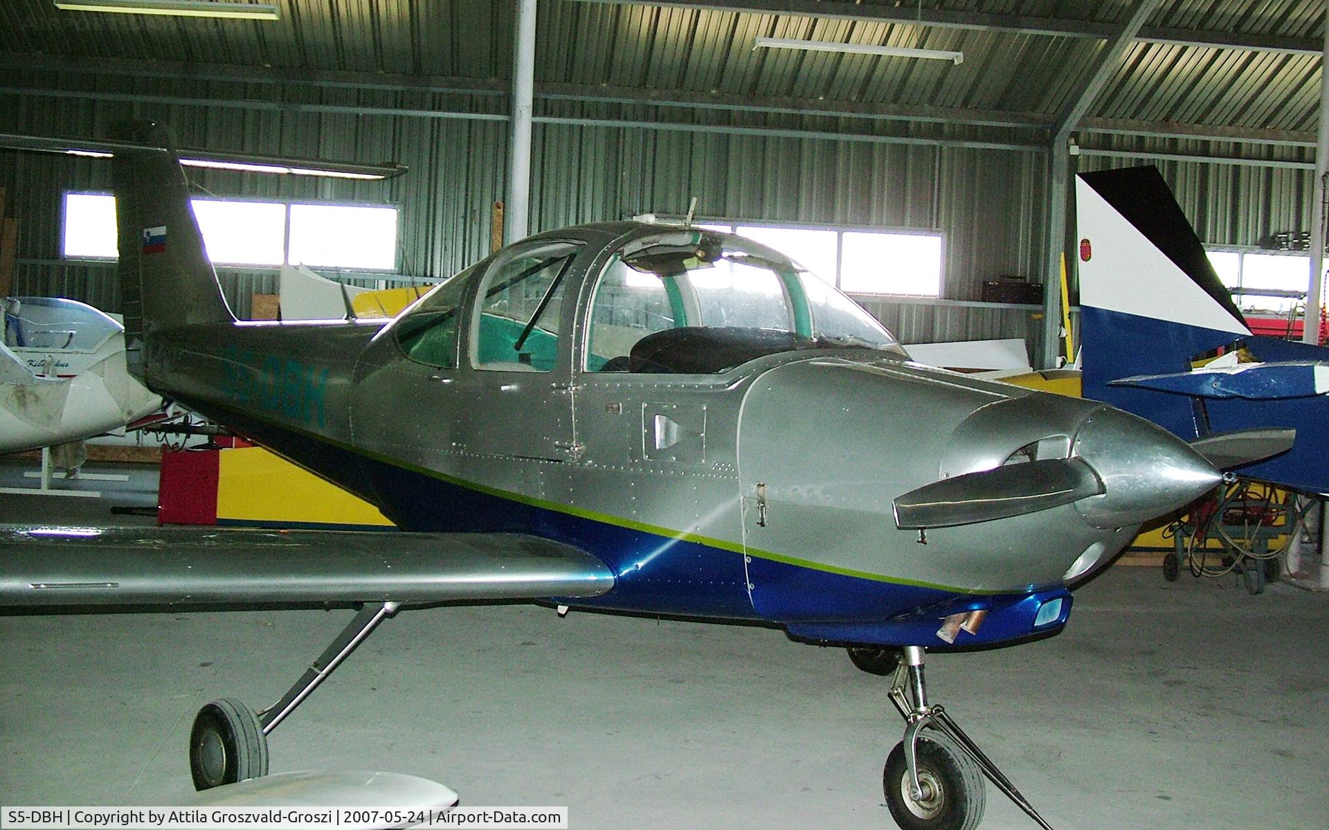 S5-DBH, 1978 Piper PA-38-112 Tomahawk Tomahawk C/N 38-78A0423, Szatymaz Airfield - Hungary.