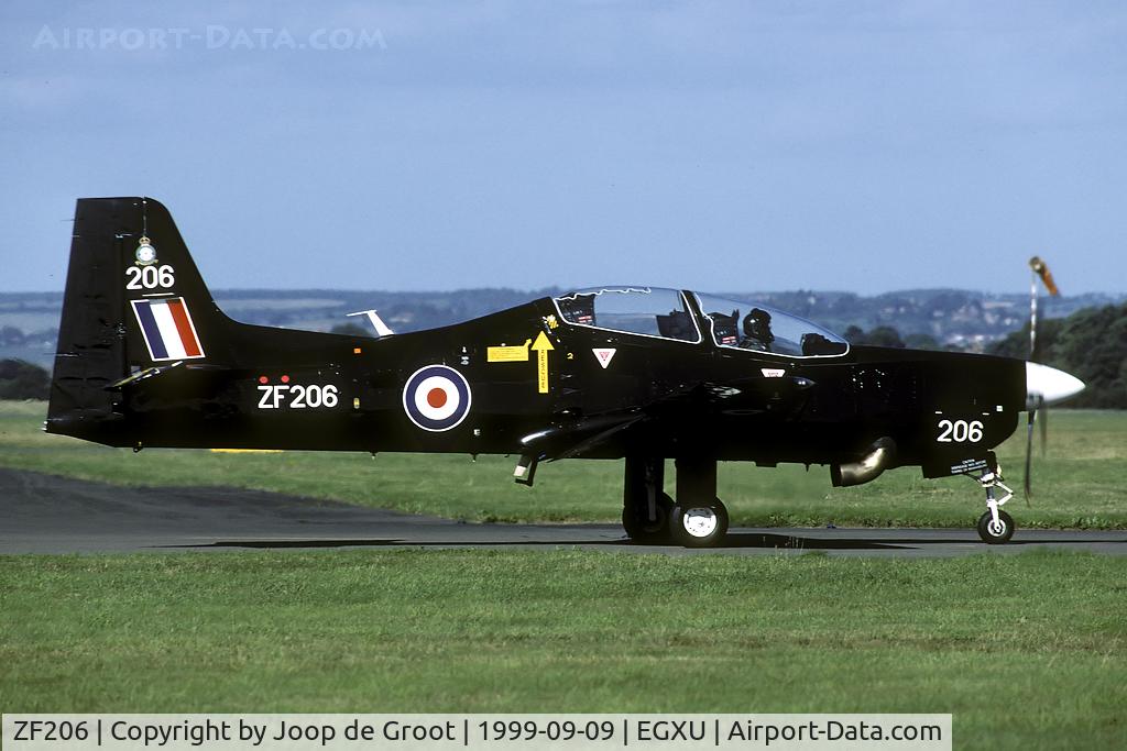 ZF206, 1989 Short S-312 Tucano T1 C/N S031/T31, The official spotters place at Linton gives a great view at the taxiway.