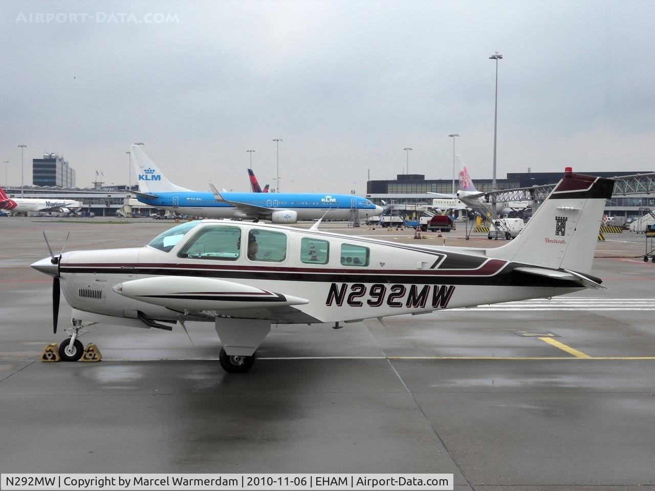 N292MW, 1994 Beech A36 Bonanza 36 C/N E-2862, Beechcraft on Amsterdam D95 (center of Schiphol
