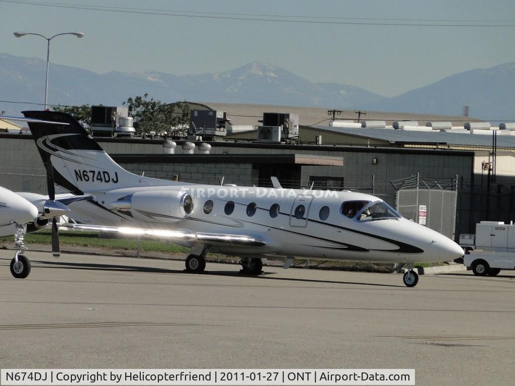 N674DJ, 1999 Raytheon Aircraft Company 400A C/N RK-232, Parked on the southside