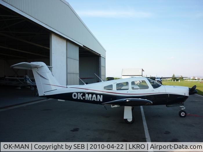 OK-MAN, 1980 Piper PA-28RT-201 Arrow IV C/N 28R-8018101, In front of its roof