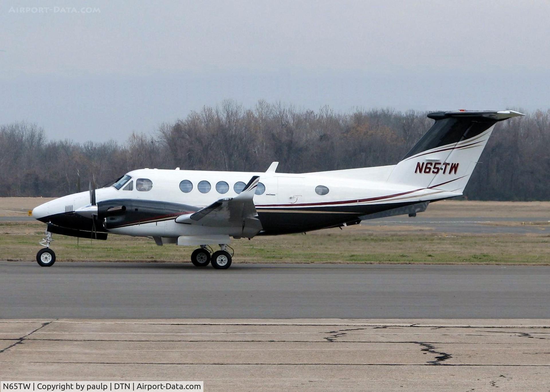 N65TW, 1981 Beech B200 King Air C/N BB-902, At Downtown Shreveport.