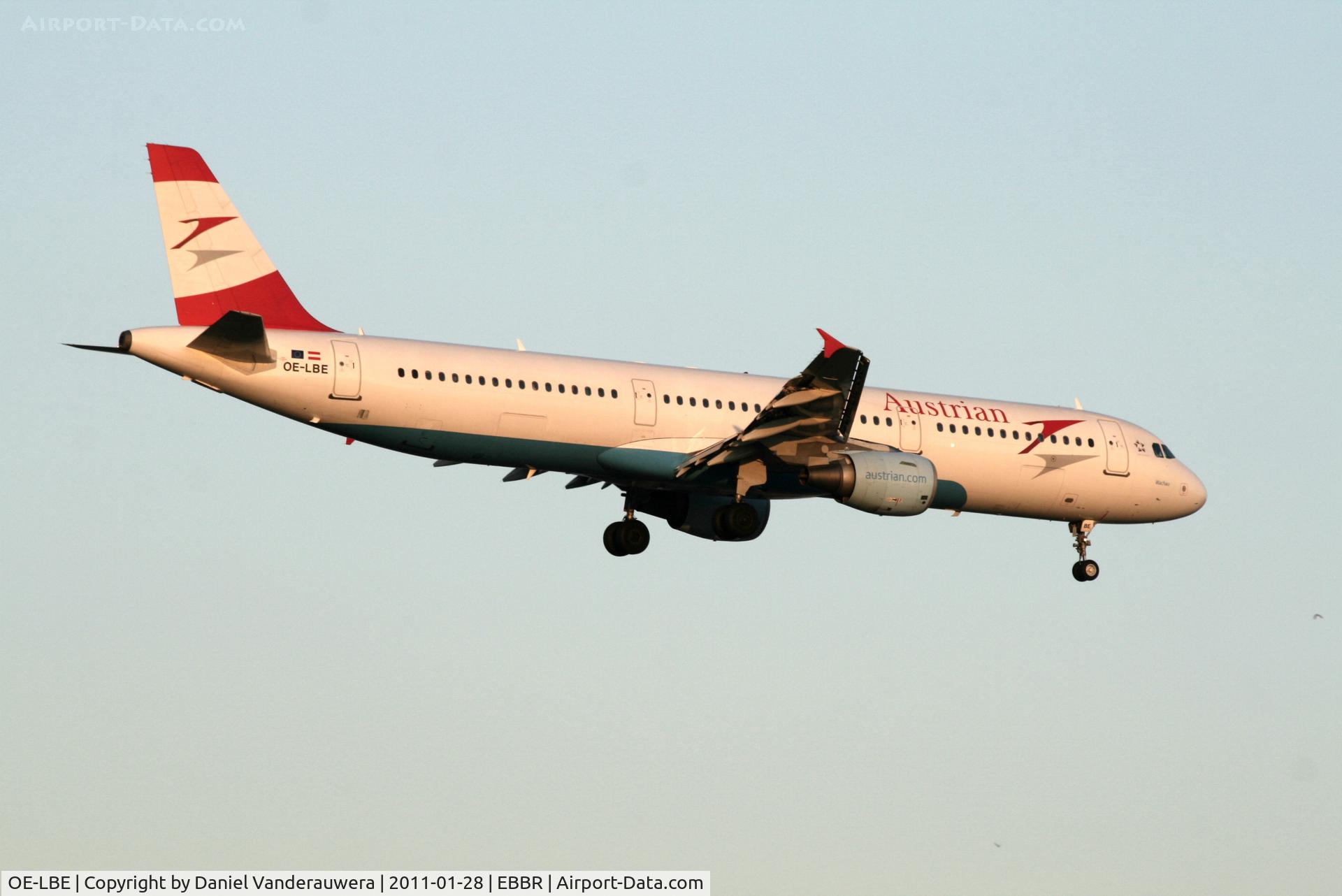 OE-LBE, 1998 Airbus A321-211 C/N 935, Flight OS351 is descending to RWY 02