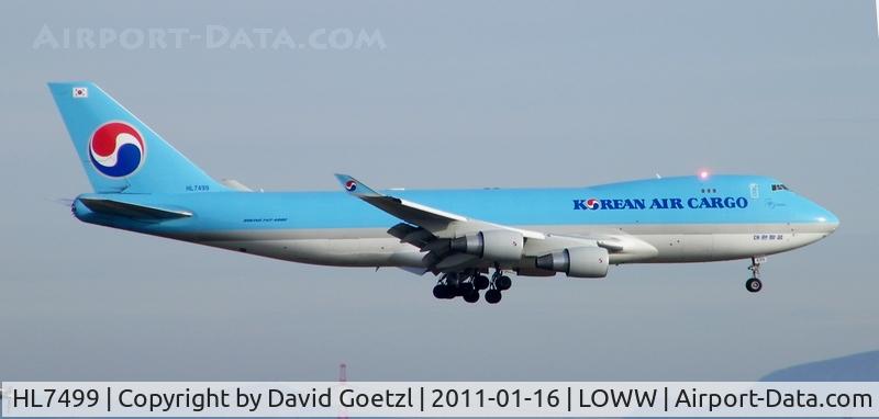 HL7499, 2004 Boeing 747-4B5F/SCD C/N 33517, Landing in Vienna (RWY34).