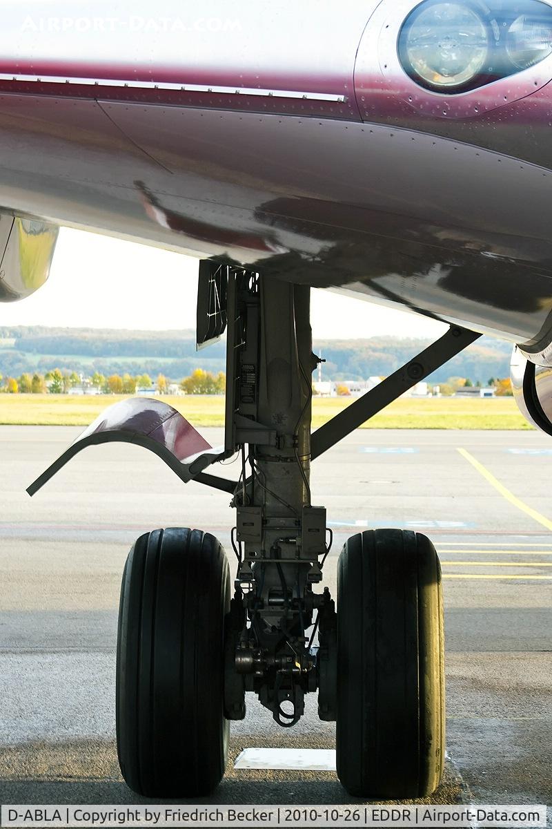 D-ABLA, 2007 Boeing 737-76J C/N 36114, main gear strut