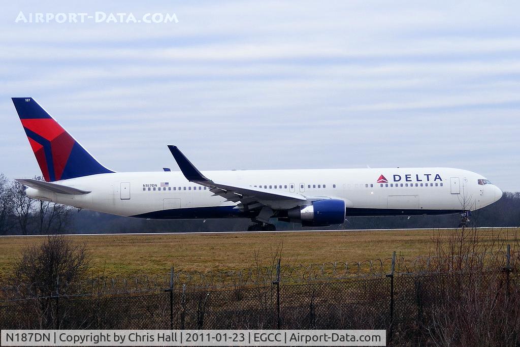 N187DN, 1996 Boeing 767-332/ER C/N 27582, Delta B767 lining up on RW05L
