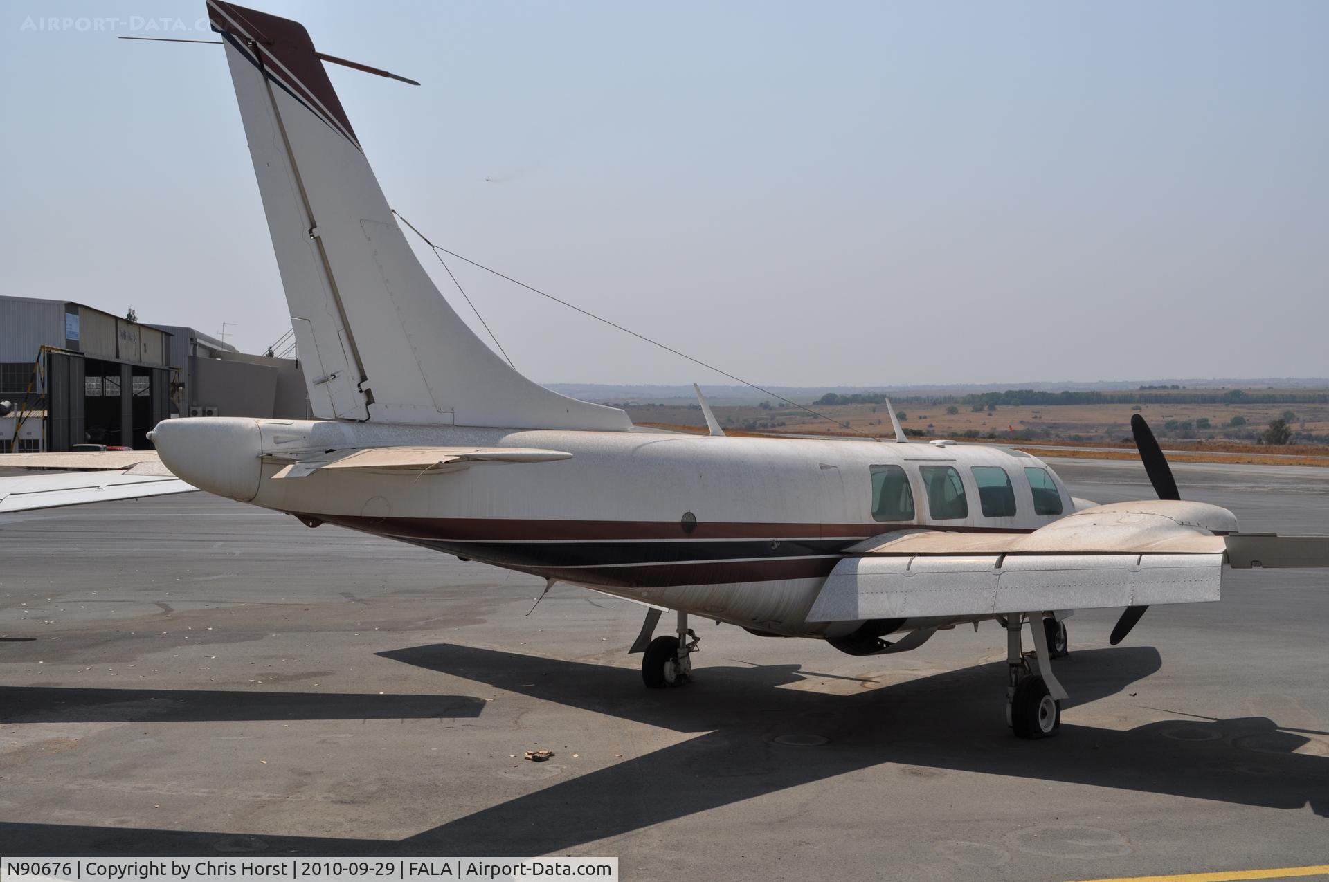 N90676, 1976 Smith Aerostar 600 C/N 600331122, std. at ramp FALA. Not looking very active. Identified by its c/n. No visible reg.
