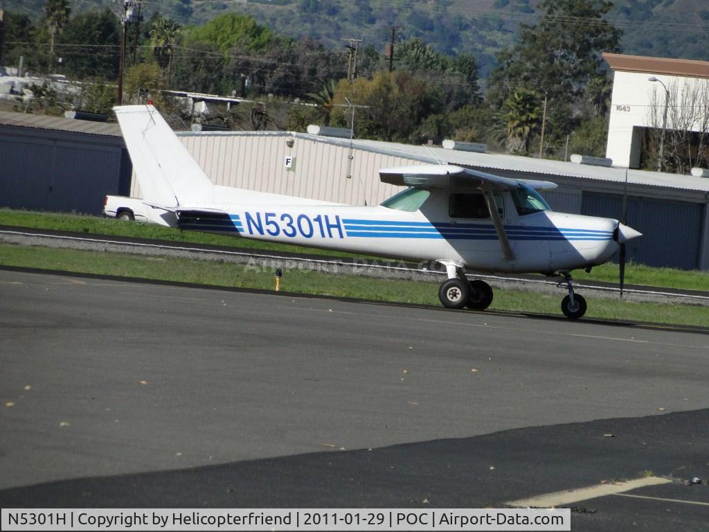 N5301H, 1979 Cessna 152 C/N 15284083, Taxiing on taxiway Sierra eastbound