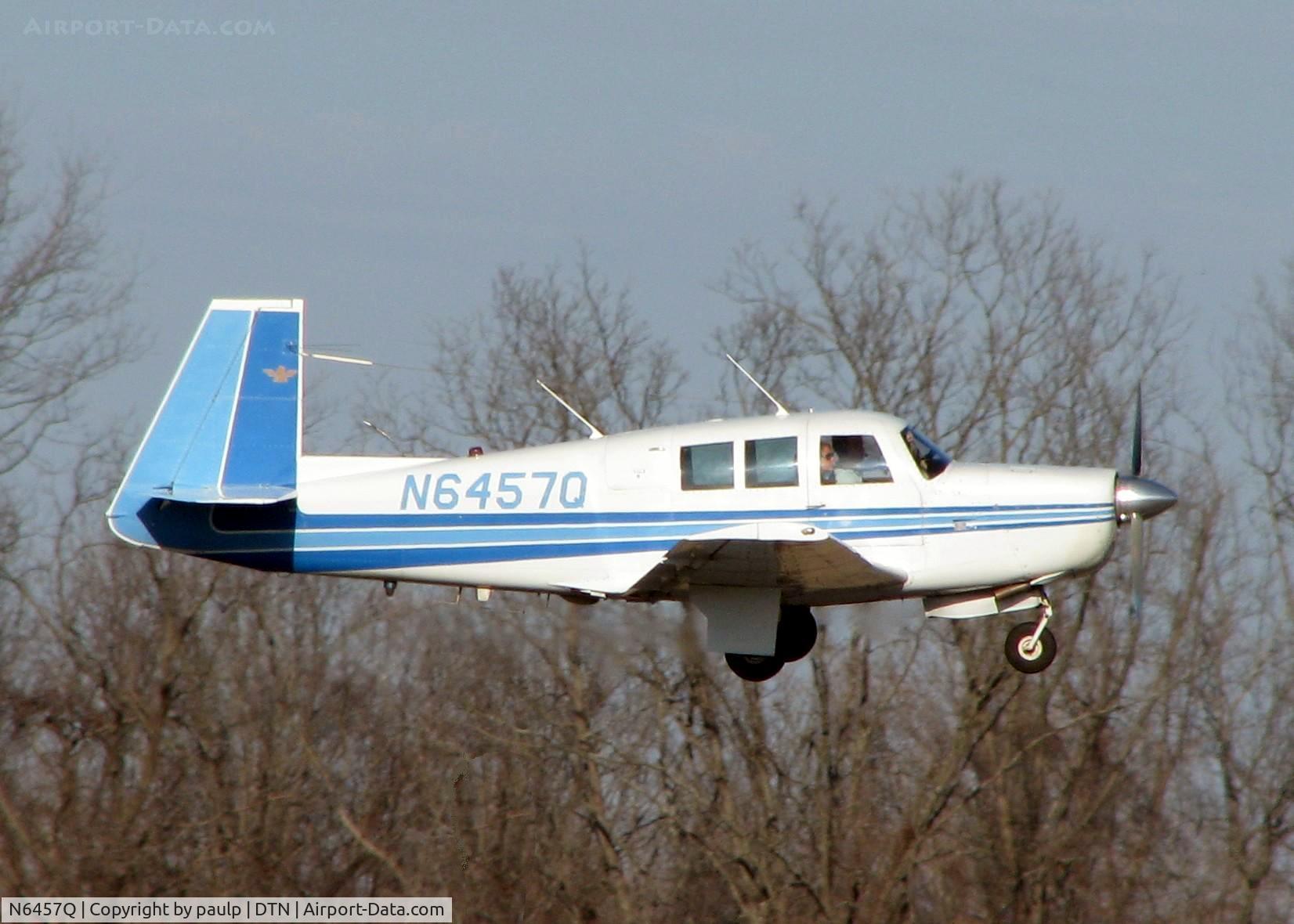 N6457Q, 1967 Mooney M20F Executive C/N 670536, Off of Rwy 14 at Downtown Shreveport.