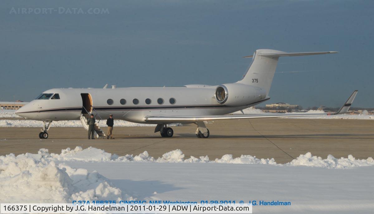 166375, Gulfstream Aerospace C-37A (Gulfstream V) C/N 657, Waiting for the VIP