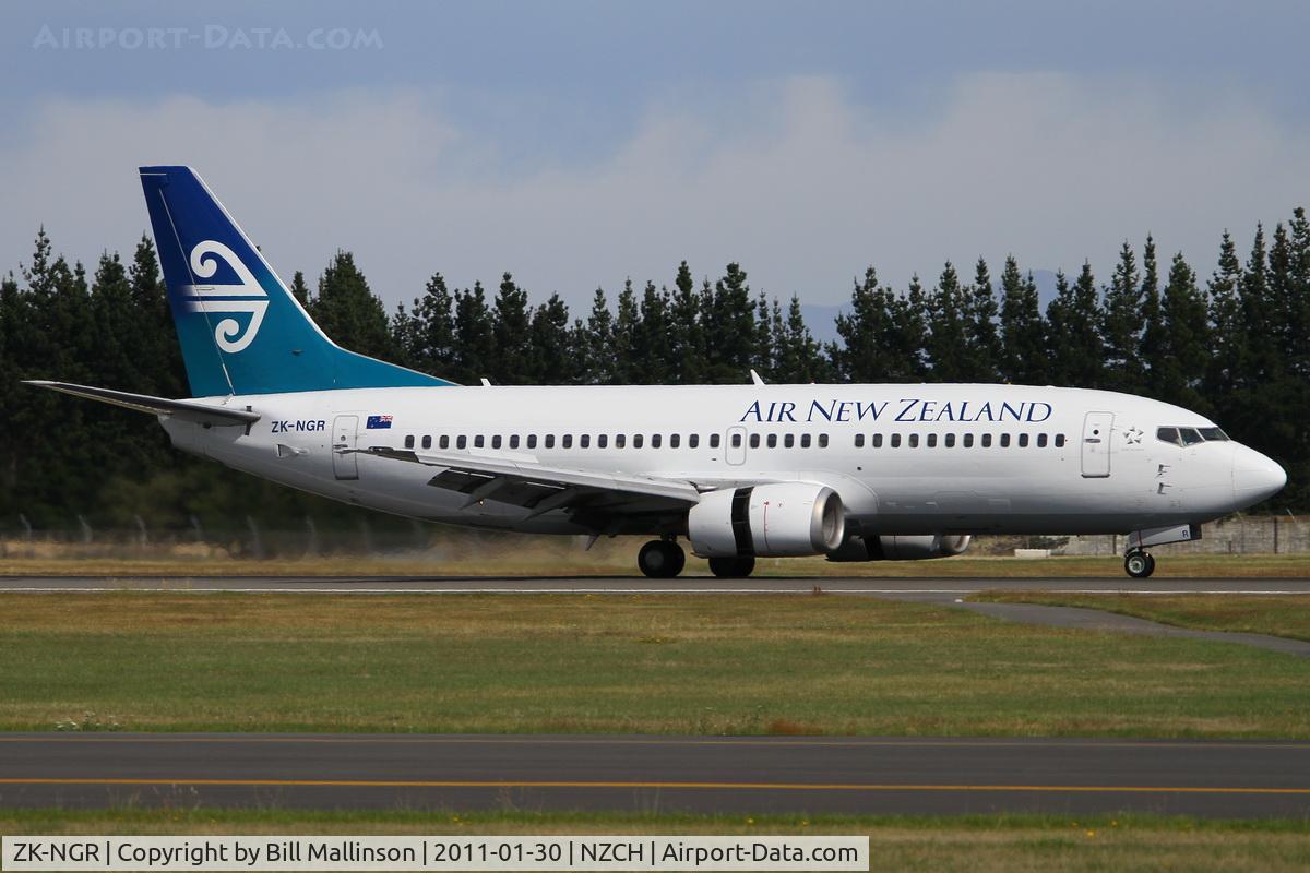 ZK-NGR, 1998 Boeing 737-33A C/N 27460, Arriving on 02 from NZAA