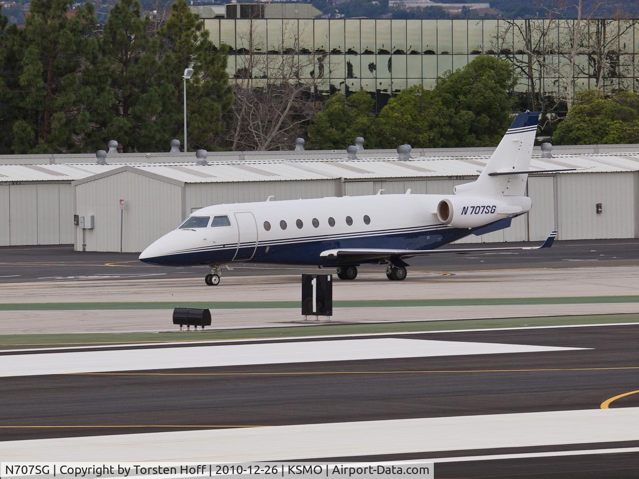 N707SG, 2003 Israel Aircraft Industries Gulfstream 200 C/N 087, N707SG taxiing