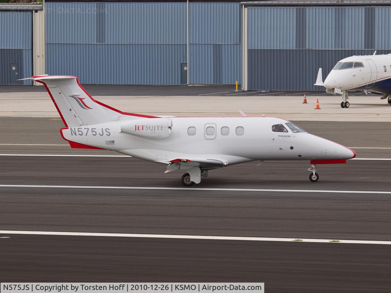 N575JS, 2009 Embraer EMB-500 Phenom 100 C/N 50000051, N575JS after arriving on RWY 03