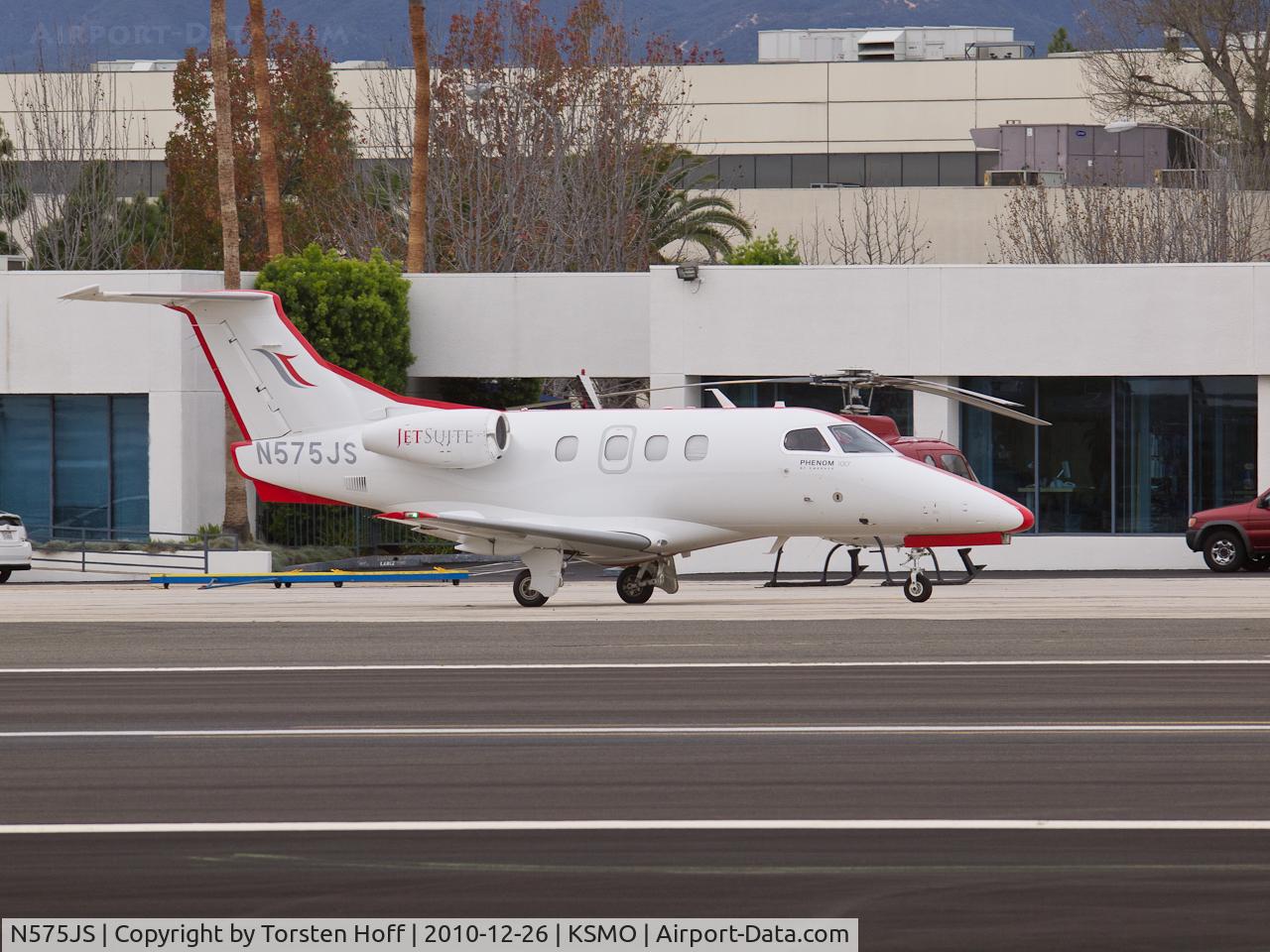 N575JS, 2009 Embraer EMB-500 Phenom 100 C/N 50000051, N575JS taxiing