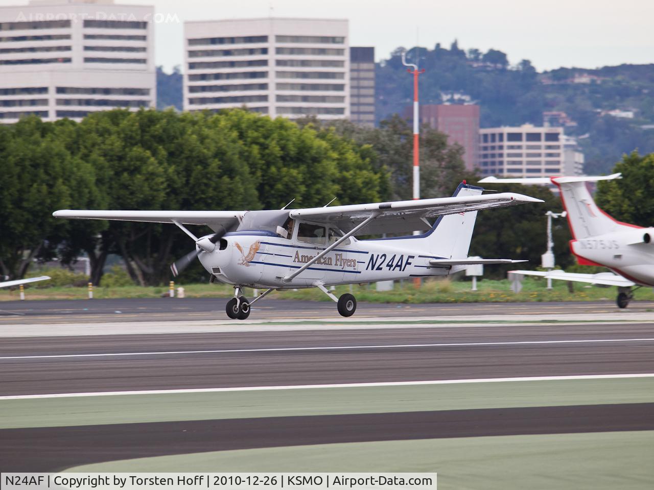 N24AF, 1998 Cessna 172R C/N 17280439, N24AF arriving on RWY 21