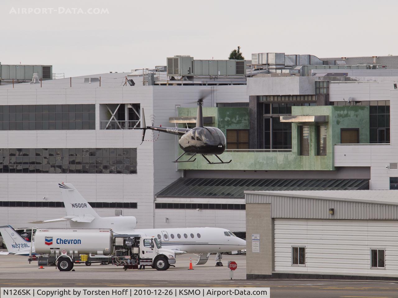 N126SK, 2008 Robinson R44 II C/N 12382, N126SK arriving on RWY 03
