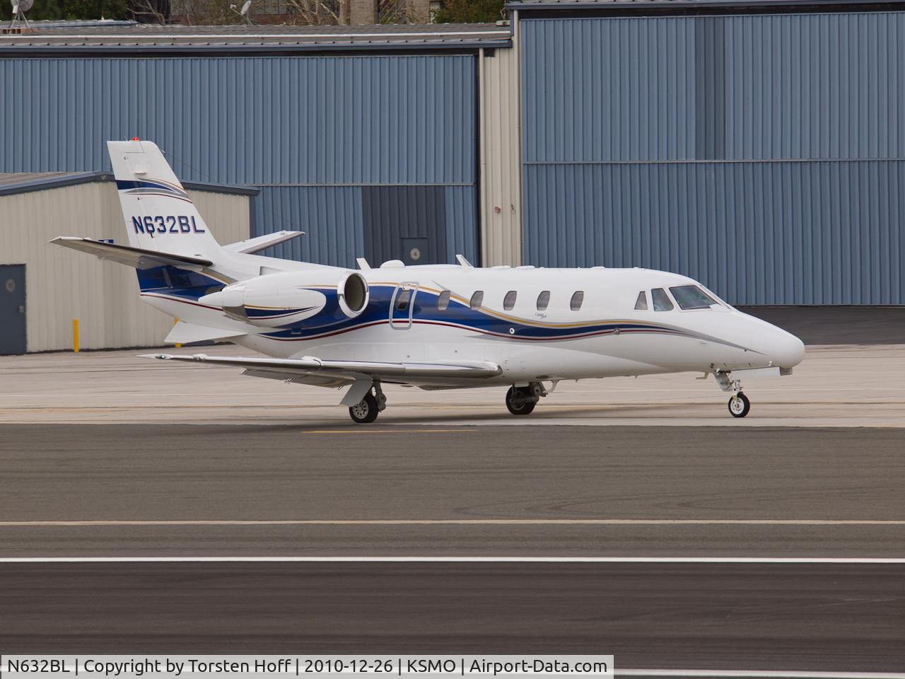 N632BL, 2001 Cessna 560XL Citation Excel C/N 560-5171, N632BL taxiing