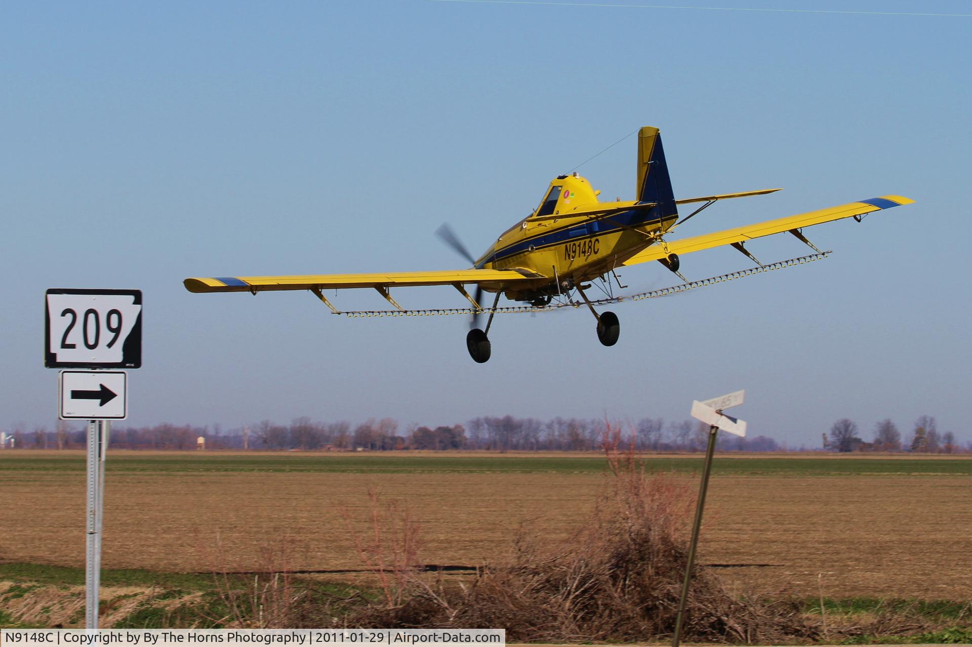 N9148C, Air Tractor Inc AT-502B C/N 502B-0632, N9148 at work near Eudora AR, US 65 and SR 209.