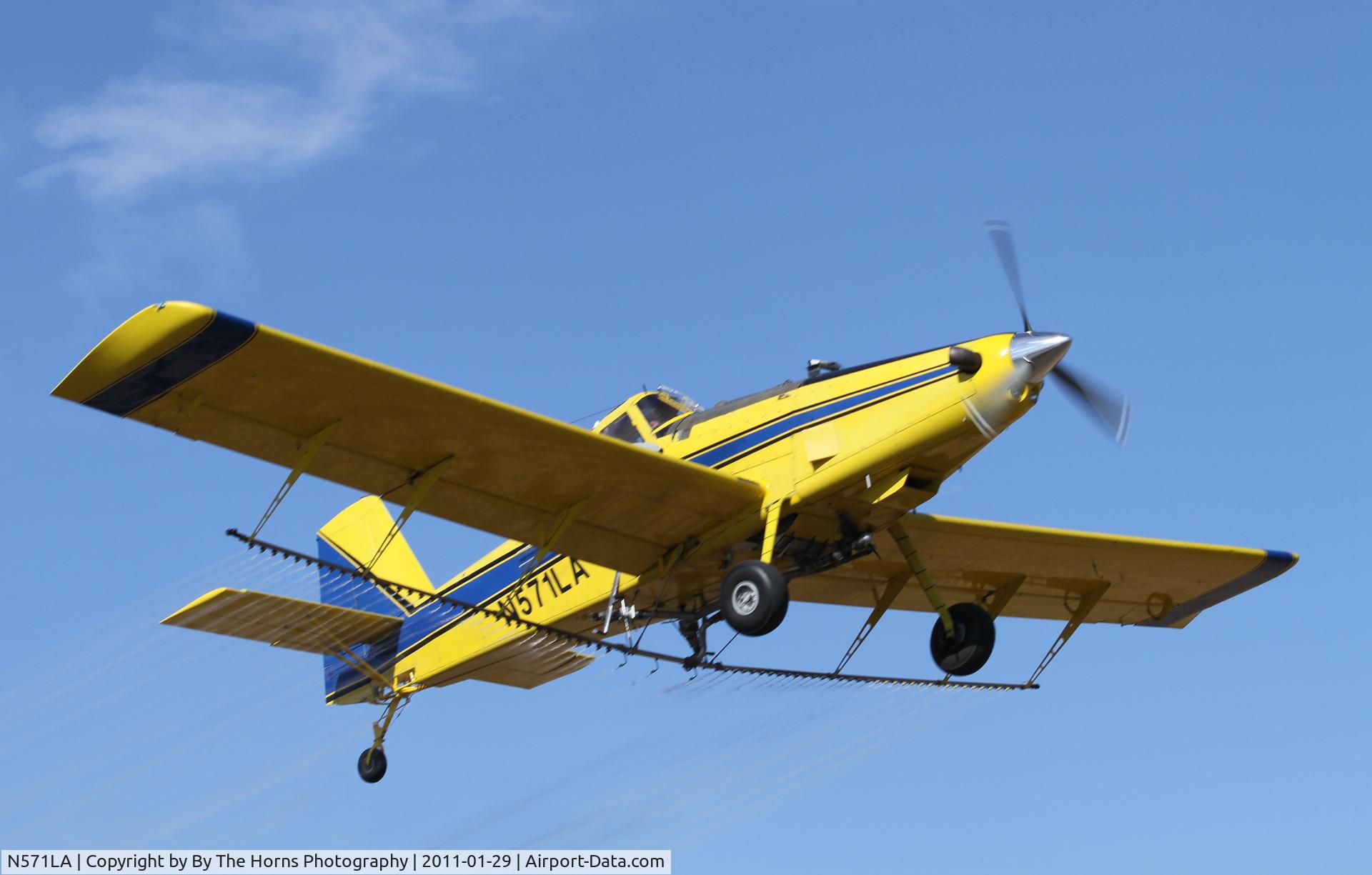 N571LA, 2005 Air Tractor Inc AT-502B C/N 502B-2571, N571LA working near Hollybrook Cotton in LA, on US 65 and Ace Road.