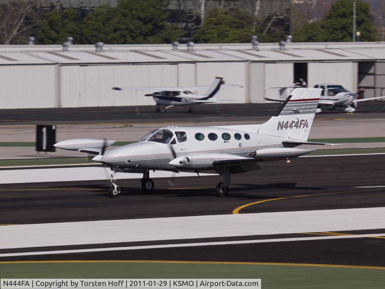 N444FA, Cessna 414 Chancellor C/N 414-0549, N444FA arriving on RWY 21