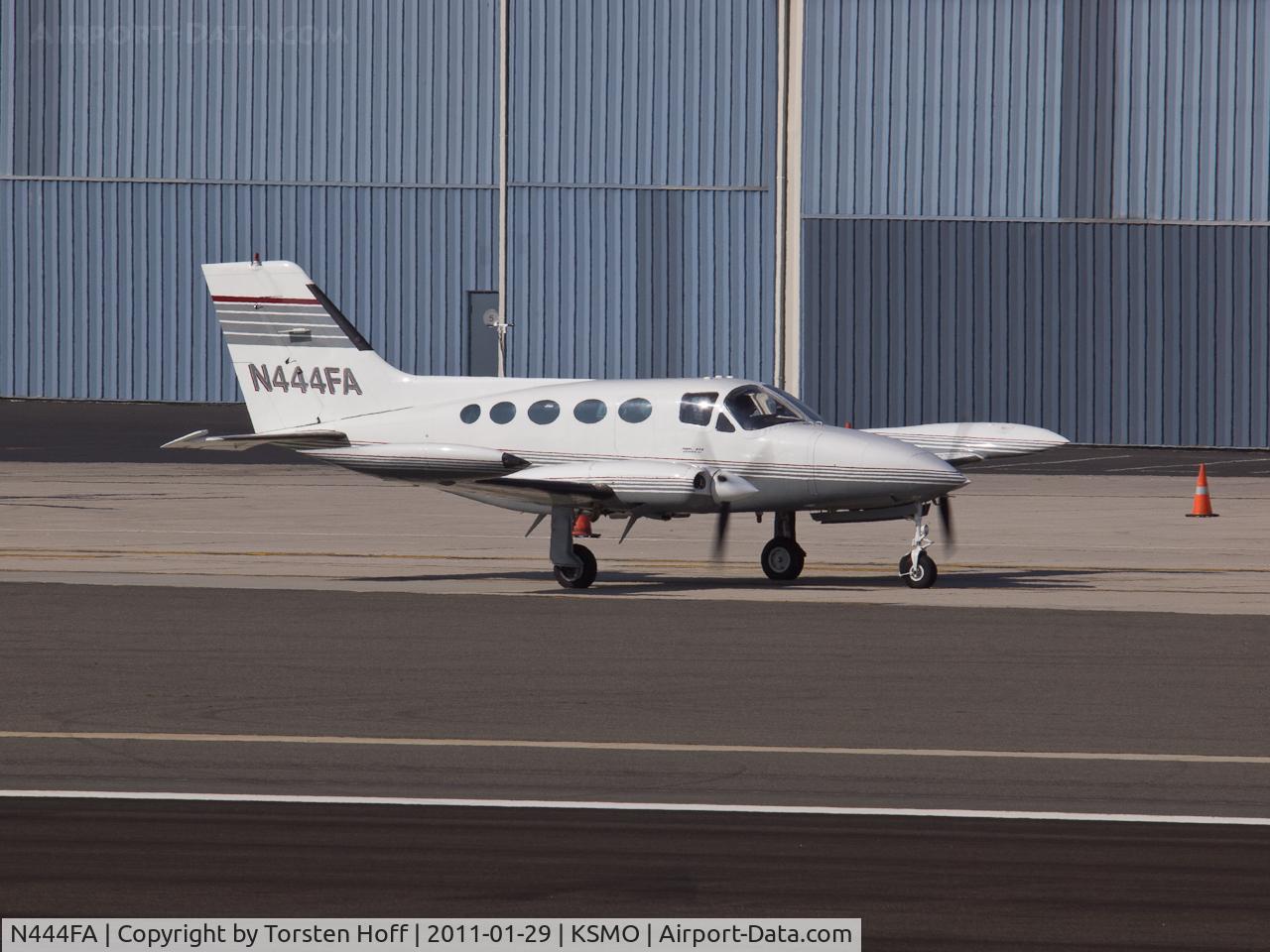 N444FA, Cessna 414 Chancellor C/N 414-0549, N444FA taxiing