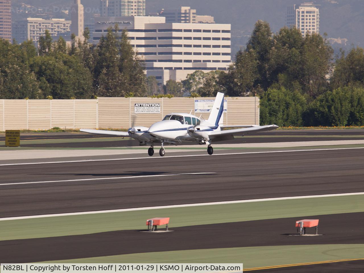 N82BL, Piper PA-23-250 C/N 27-7754049, N82BL arriving on RWY 21