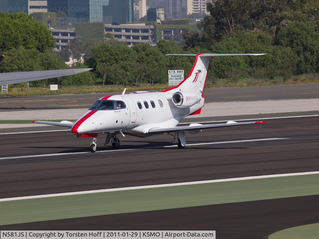 N581JS, 2009 Embraer EMB-500 Phenom 100 C/N 50000110, N581JS departing from RWY 21