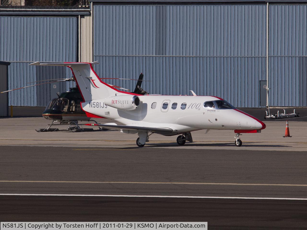 N581JS, 2009 Embraer EMB-500 Phenom 100 C/N 50000110, N581JS taxiing