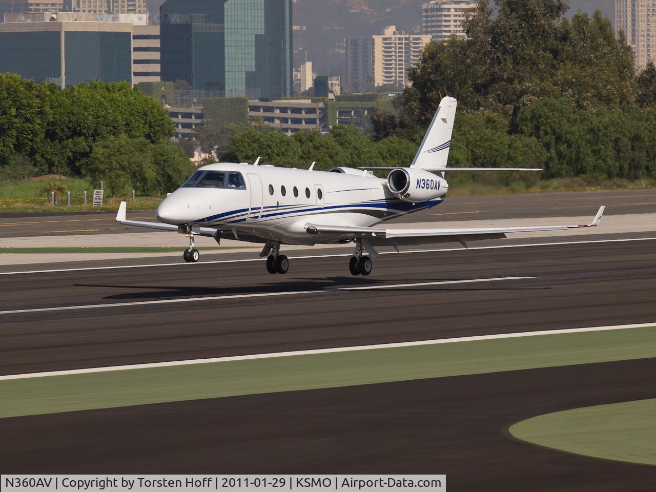 N360AV, 2007 Israel Aircraft Industries Gulfstream G150 C/N 240, N360AV arriving on RWY 21