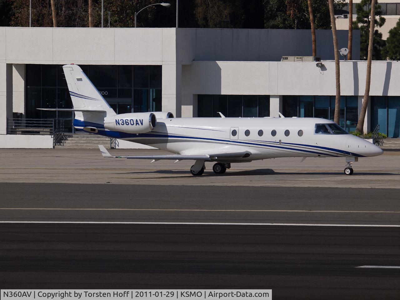 N360AV, 2007 Israel Aircraft Industries Gulfstream G150 C/N 240, N360AV taxiing