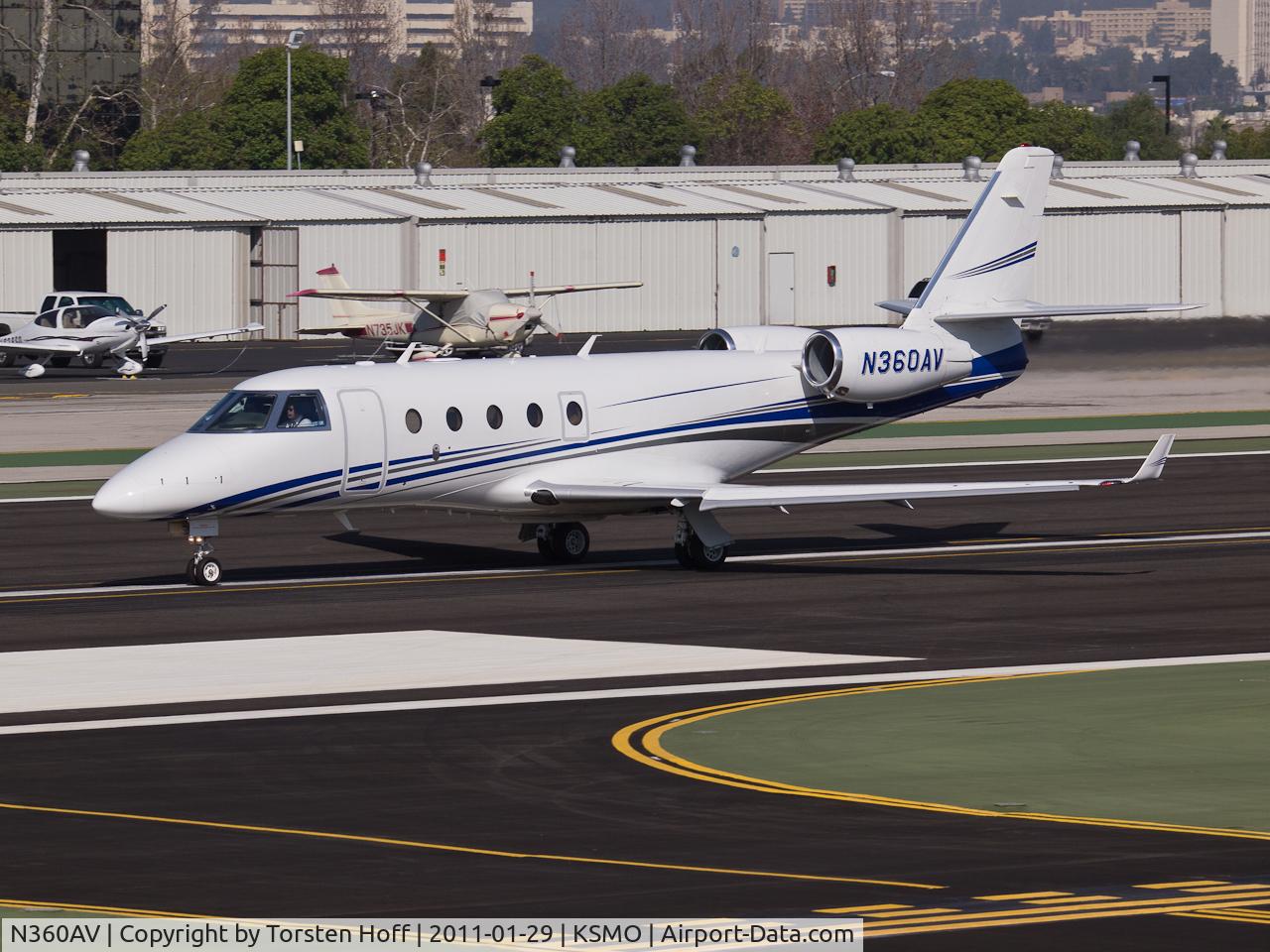 N360AV, 2007 Israel Aircraft Industries Gulfstream G150 C/N 240, N360AV departing from RWY 21